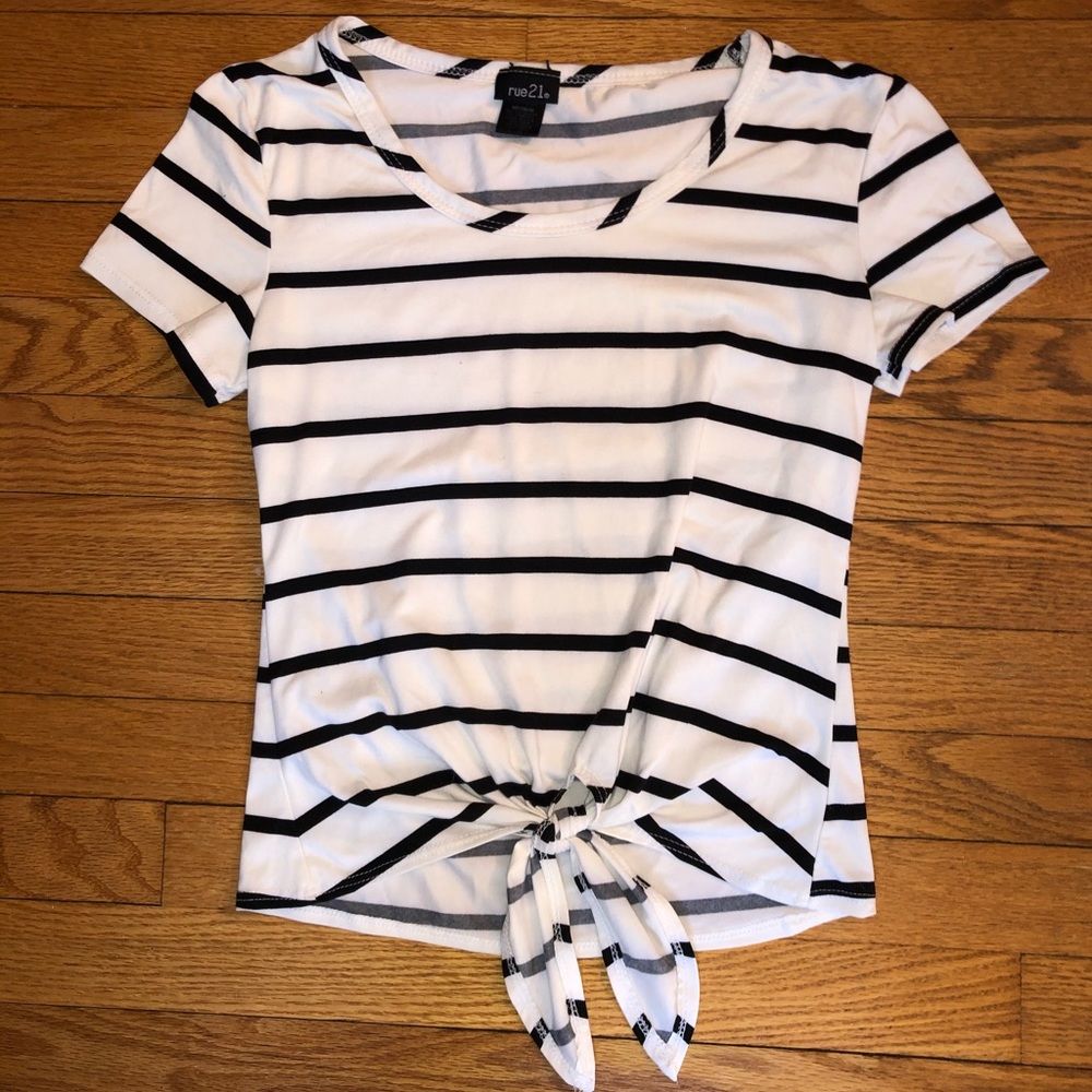 Rue 21 tied shirt